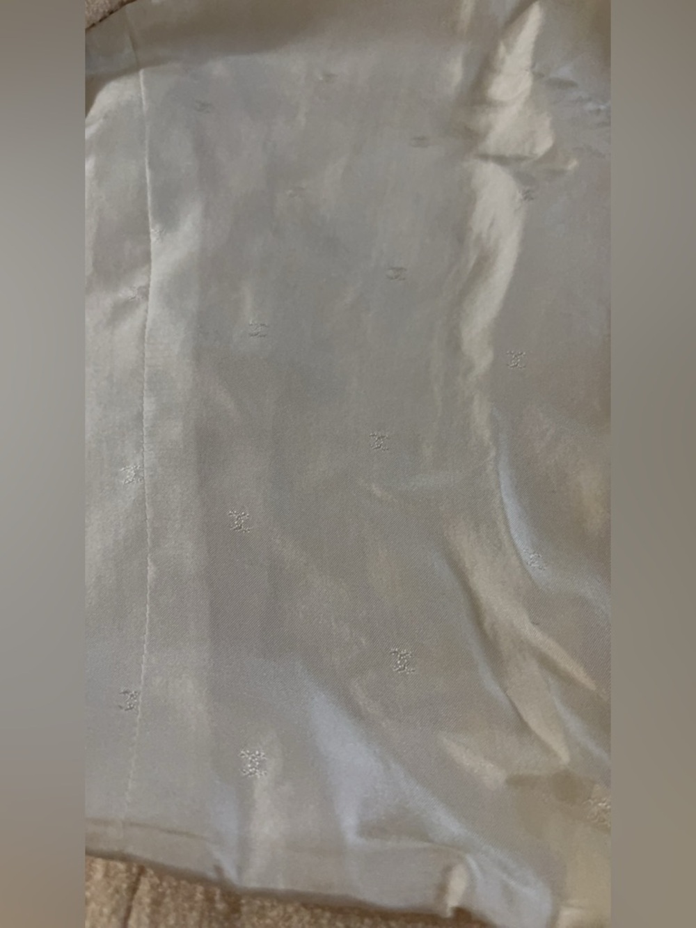 CHANEL Boutique Pale Cream Bouclé Cropped Blazer - Picture 11 of 16